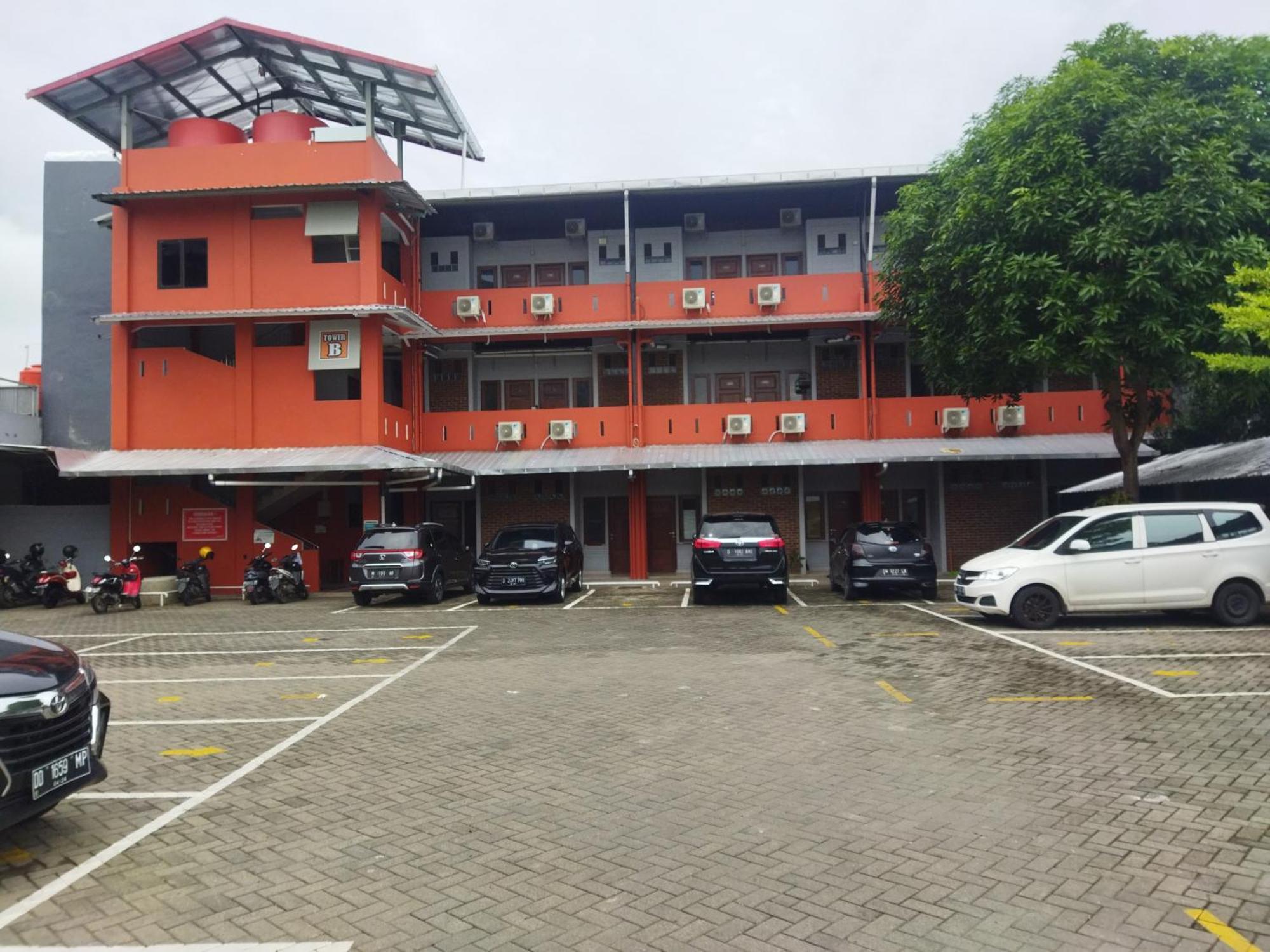 Oyo 92098 Kost Orange Syariah