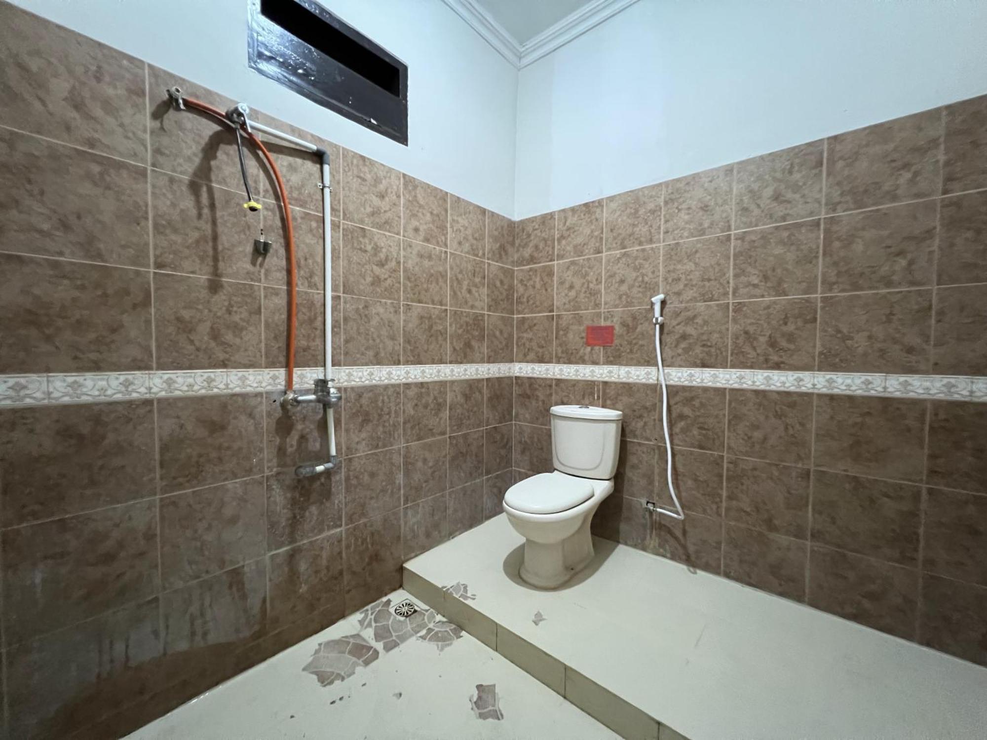 Oyo 92098 Kost Orange Syariah 2* Makassar