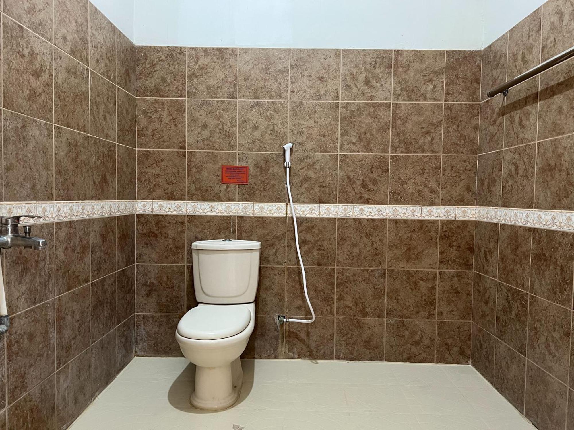 Oyo 92098 Kost Orange Syariah Hotel 2*